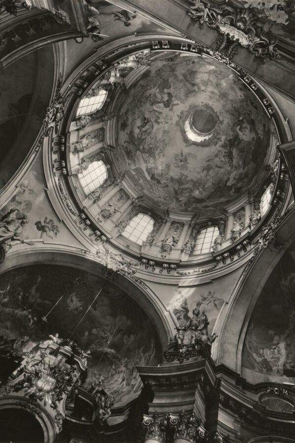 Kaple kostela sv. Mikuláše v Praze – 1950; fotografoval Josef Ehm